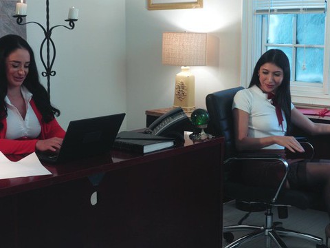 Find-Best-Mature.com presents: Big butt boss spreads legs to ride her coworker on the bed